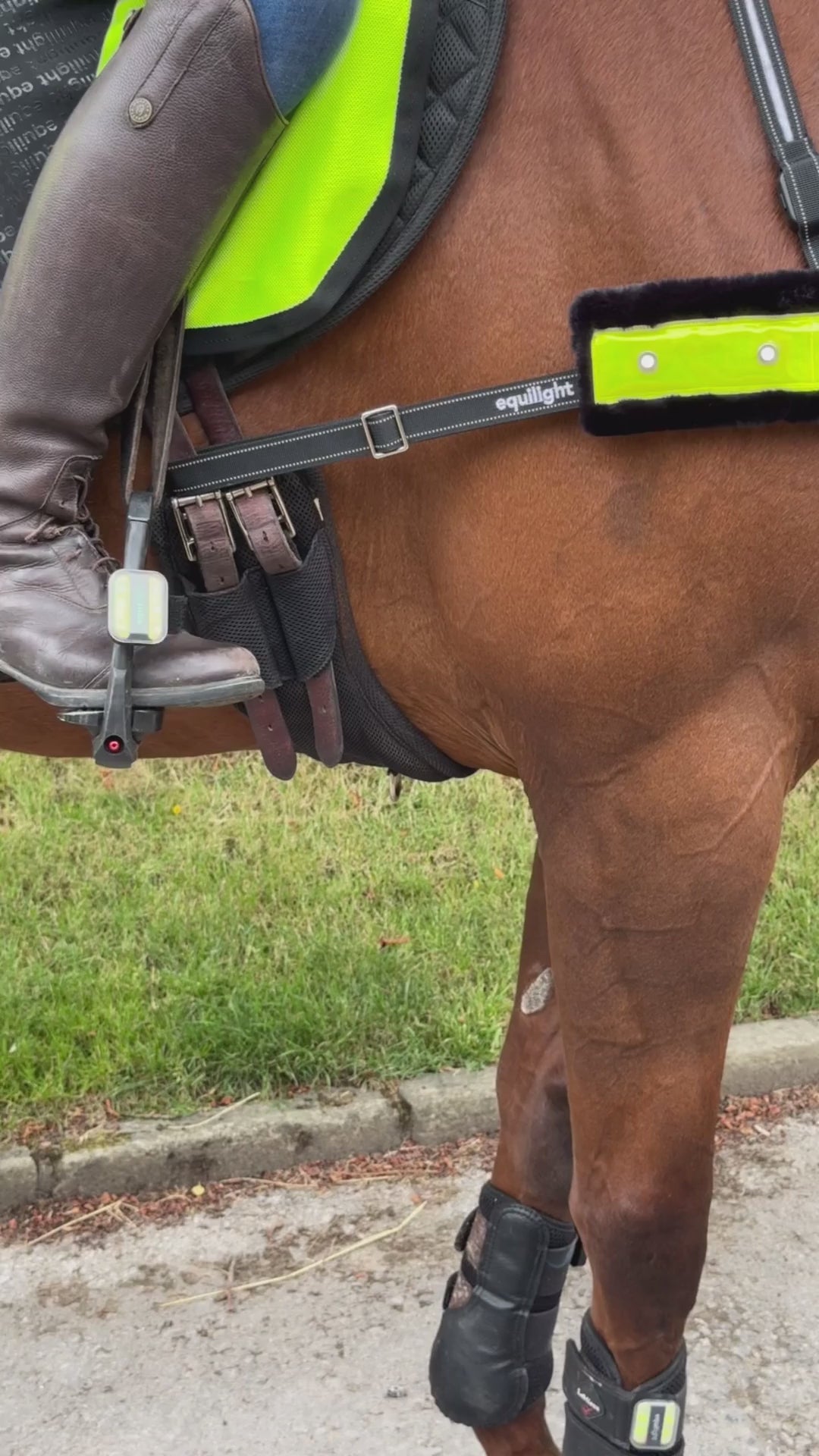 EquiLight Breastplate Pro & Faux Fur Sleeve 90cm 